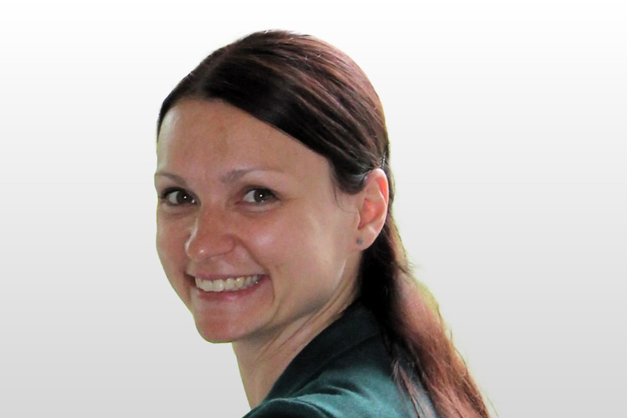 05 Nina Rauscher 4C Quer Grau